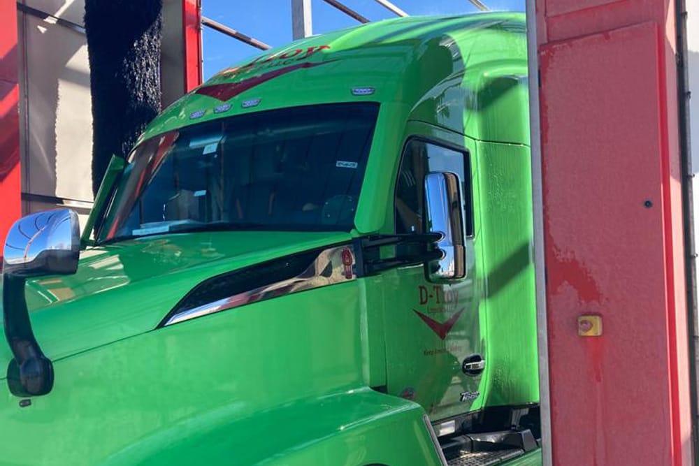 D Troy Logistics, del prestigiado grupo de transporte ATC, confía en Inter Ibérica para lavar su flota