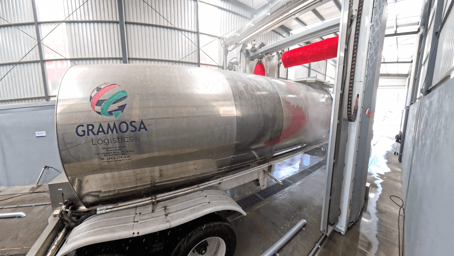 Gramosa Alimentos estrena negocio de lavado de camiones al público en Querétaro